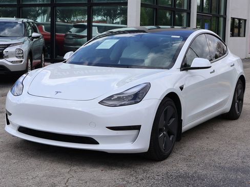 Used 2021 Tesla Model 3 Standard Range Plus RWD image 8