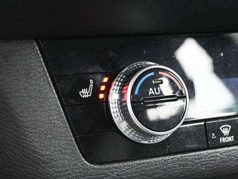 Used 2023 Mitsubishi Outlander SE image 30