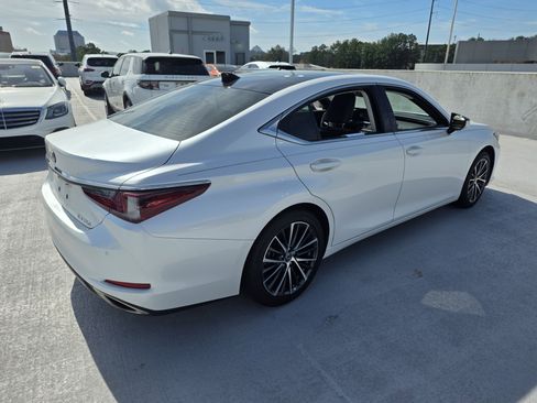 Used 2022 Lexus ES 350 w/ Premium Package image 5