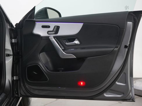 Used 2021 Mercedes-Benz CLA 250 4MATIC image 9