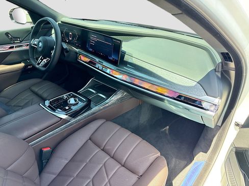 Used 2025 BMW i7 eDrive50 w/ M Sport Package RWD image 15