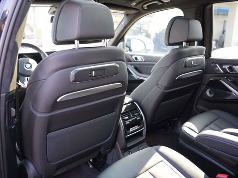 Used 2025 BMW X7 M60i image 14