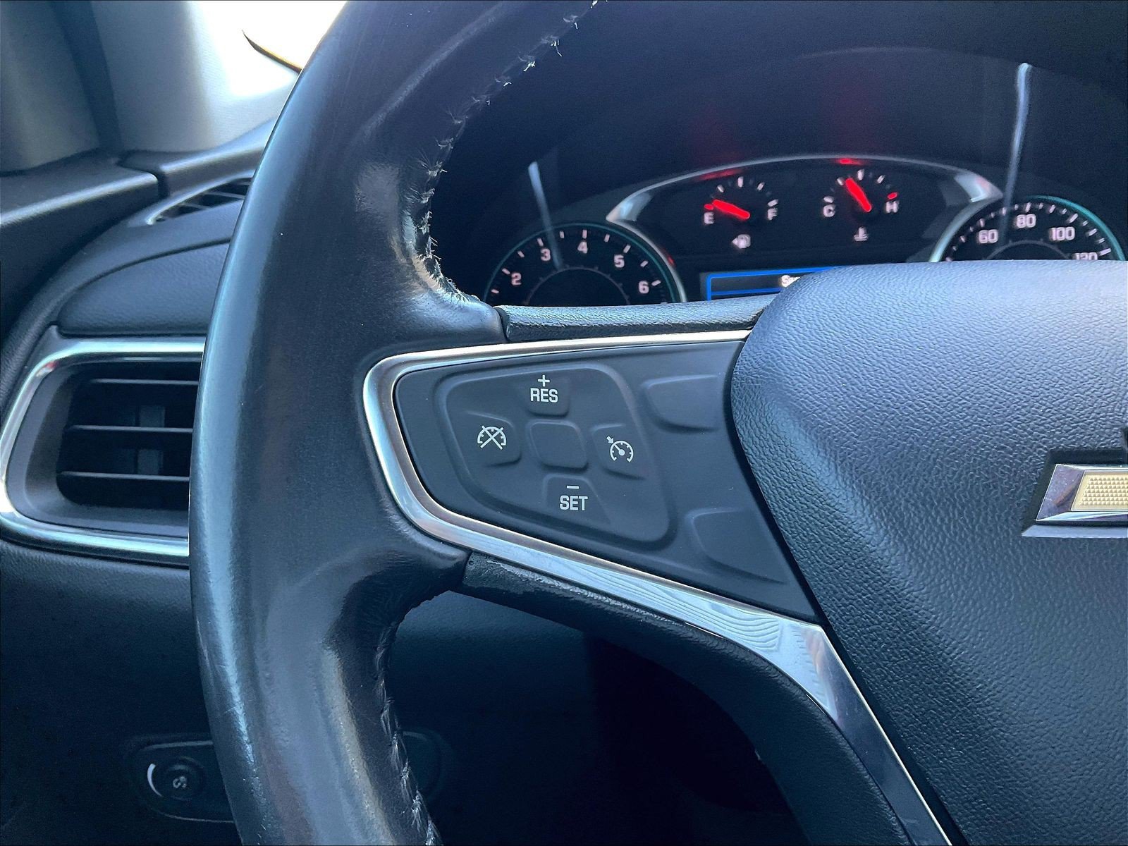 Used 2019 Chevrolet Equinox LT FWD image 11