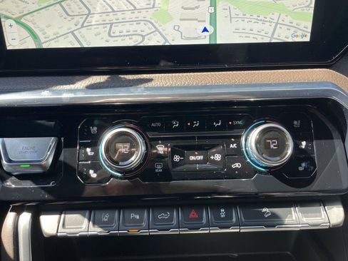 Used 2025 GMC Sierra 2500 Denali w/ Denali Reserve Package AWD/4WD image 18