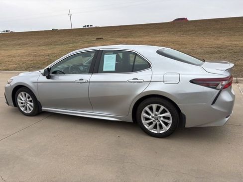 Used 2022 Toyota Camry SE FWD image 5