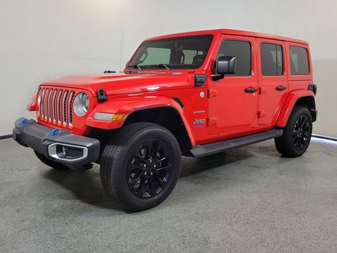 Used 2022 Jeep Wrangler Unlimited Sahara w/ Cold Weather Group AWD/4WD image 3