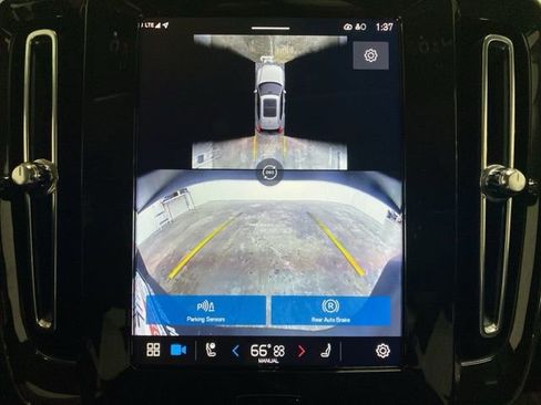 Used 2025 Volvo XC40 B5 Plus image 54