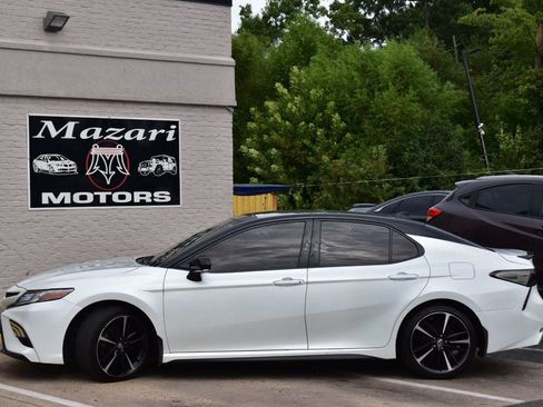 Used 2019 Toyota Camry XSE w/ Navigation Package FWD image 4