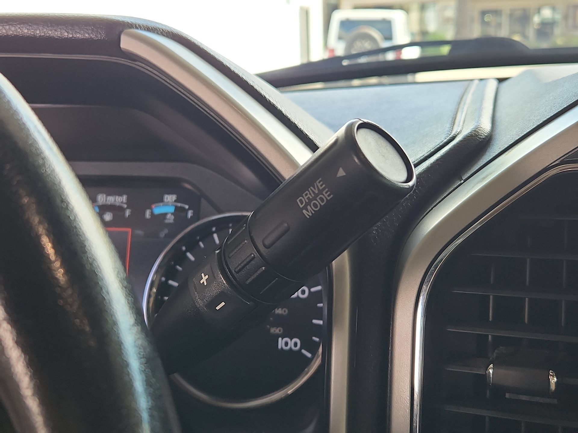 Used 2022 Ford F350 Lariat w/ Tremor Off-Road Package AWD/4WD image 21