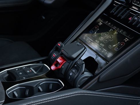 Used 2024 Lamborghini Urus S AWD/4WD image 82