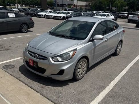 Used 2013 Hyundai Accent GLS FWD image 26