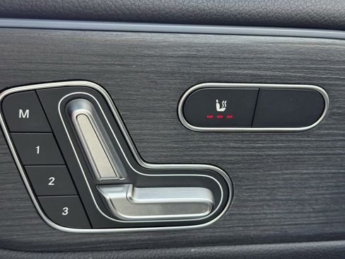 Used 2024 Mercedes-Benz GLB 250 image 15