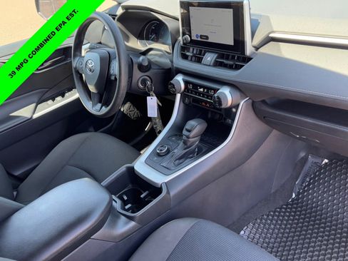 Used 2025 Toyota RAV4 LE AWD/4WD image 9