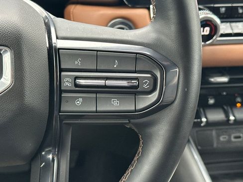 Used 2025 GMC Canyon AT4 w/ Nightfall Edition image 28