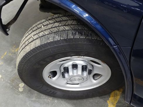 Used 2016 Chevrolet Express 2500 image 28