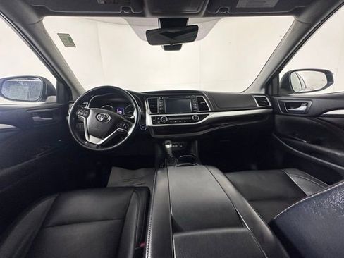 Used 2018 Toyota Highlander XLE AWD/4WD image 19
