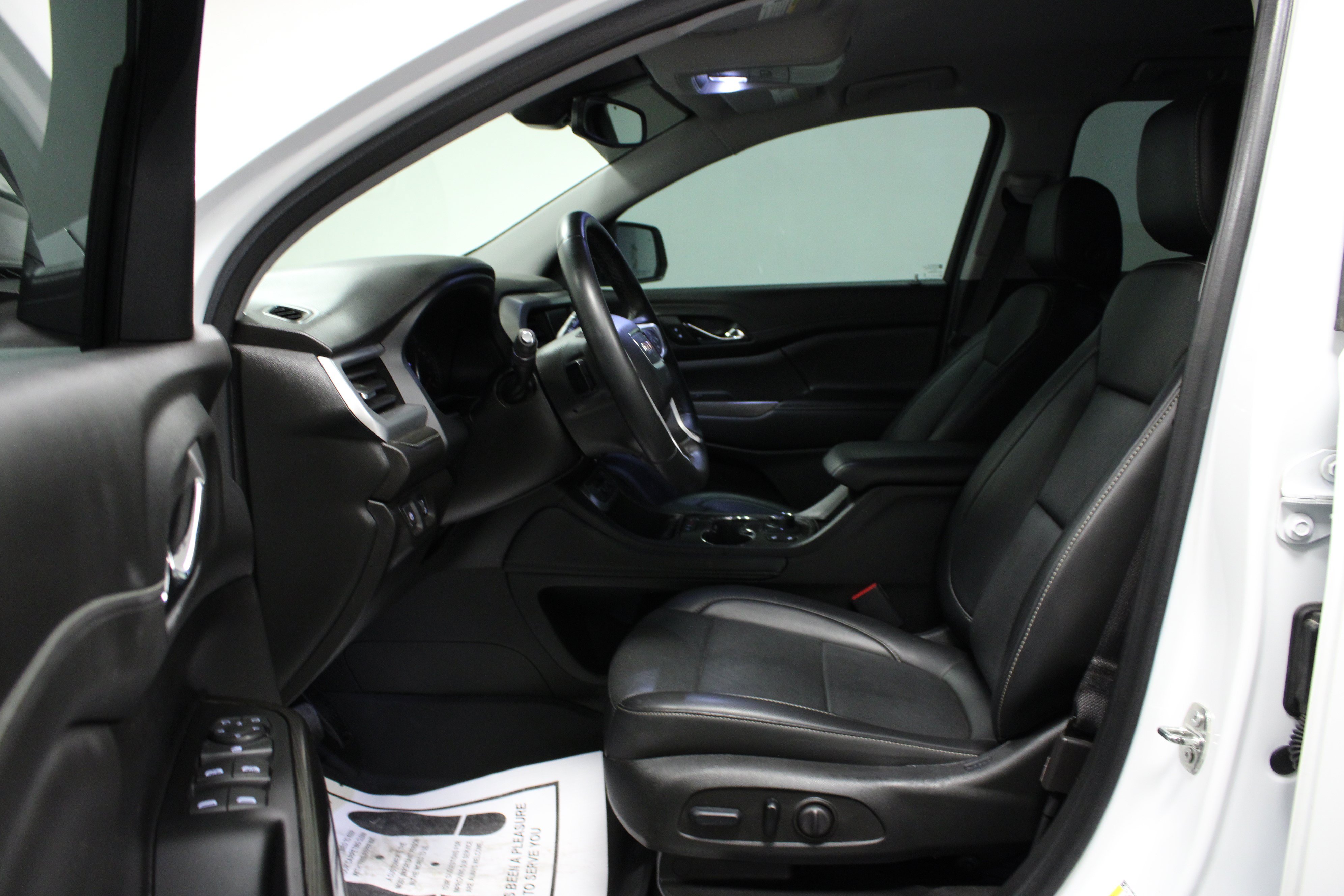 Used 2023 GMC Acadia SLT w/ Elevation Edition FWD image 12