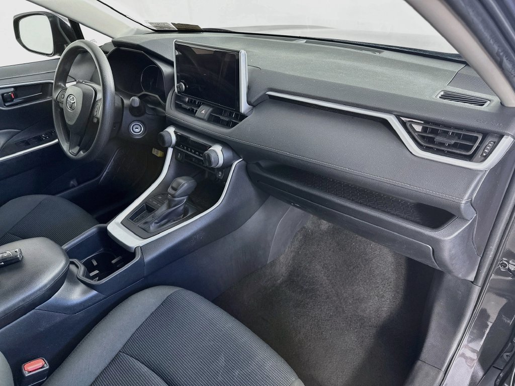 Used 2025 Toyota RAV4 LE FWD image 31
