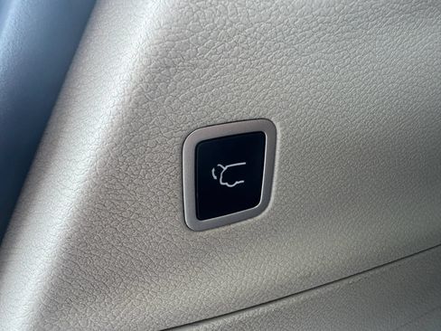 Used 2021 Chrysler Pacifica Touring-L FWD image 13