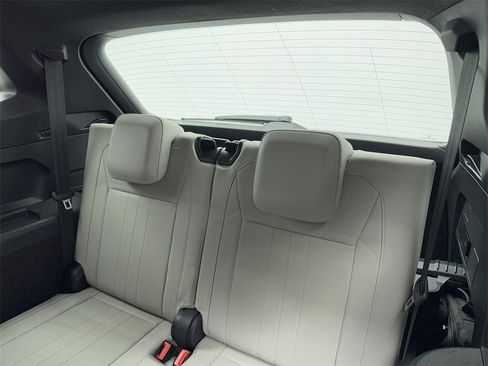 Used 2022 Volkswagen Tiguan SE R-Line image 45