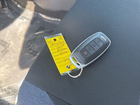 Used 2025 Nissan Versa SV image 30