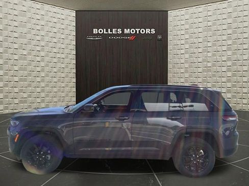 New 2026 Jeep Grand Cherokee Altitude AWD/4WD image 5