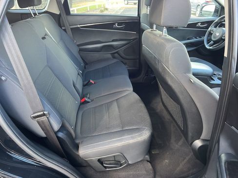 Used 2018 Kia Sorento LX image 14
