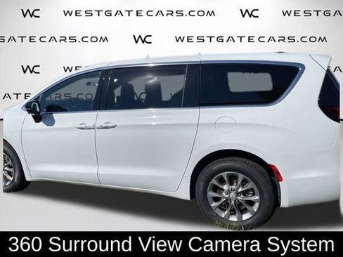 New 2026 Chrysler Pacifica Select image 5