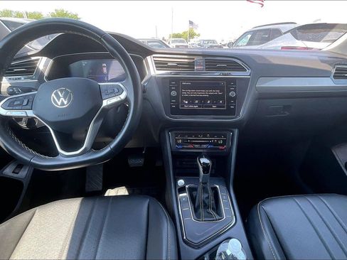 Used 2024 Volkswagen Tiguan SE FWD image 16