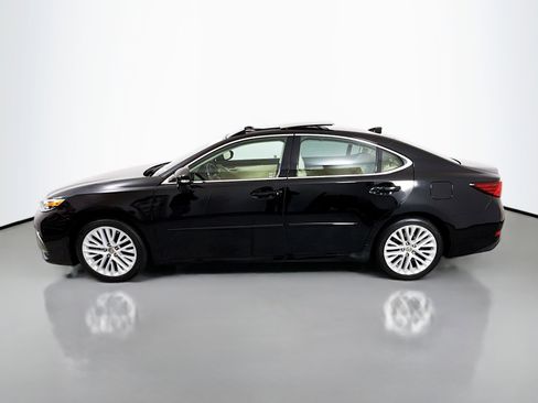 Used 2017 Lexus ES 350 w/ Ultra Luxury Package image 4