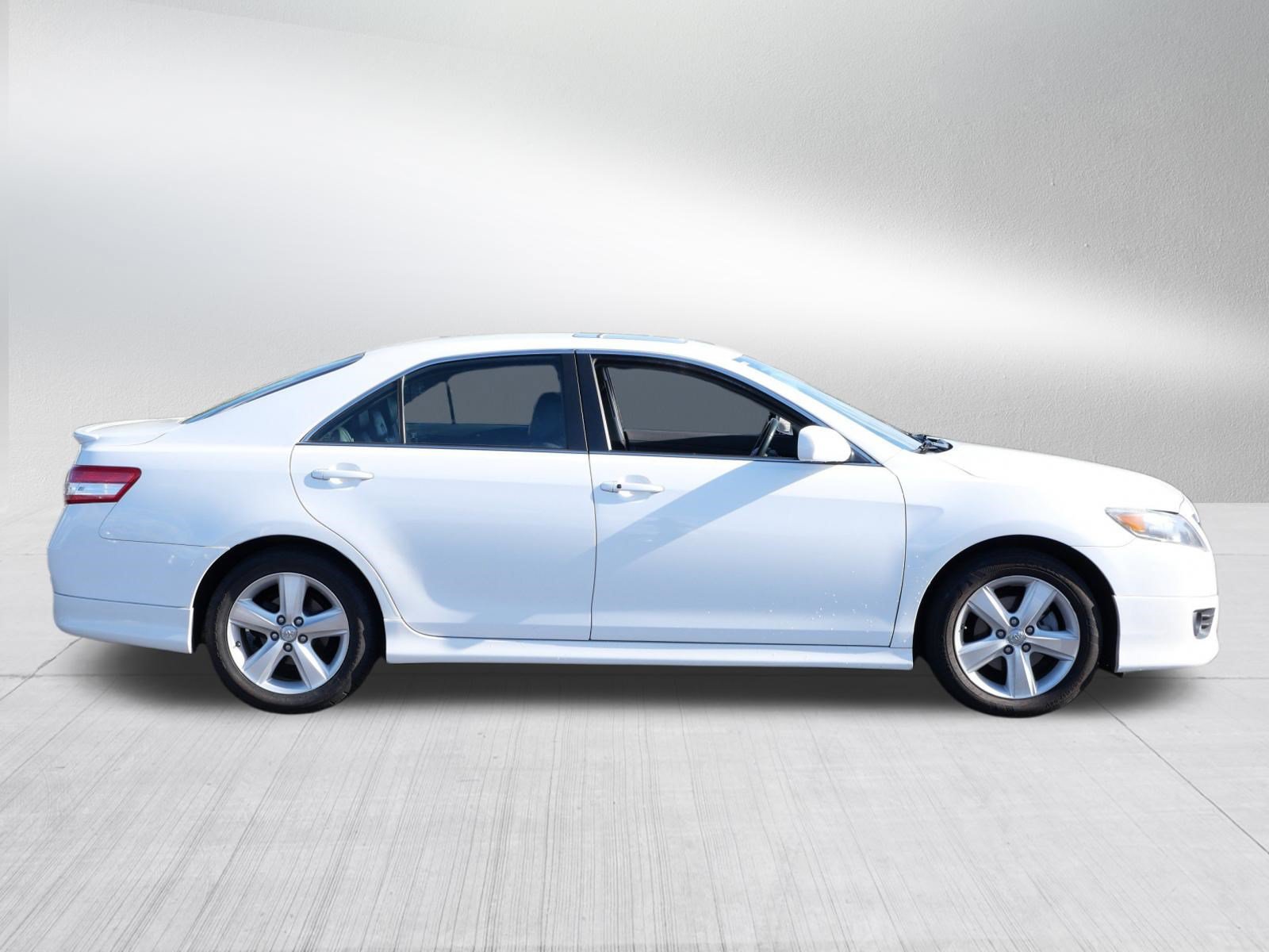 Used 2011 Toyota Camry SE w/ Sport Leather Pkg FWD image 8