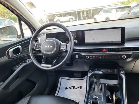 Used 2024 Kia Sorento S FWD image 13