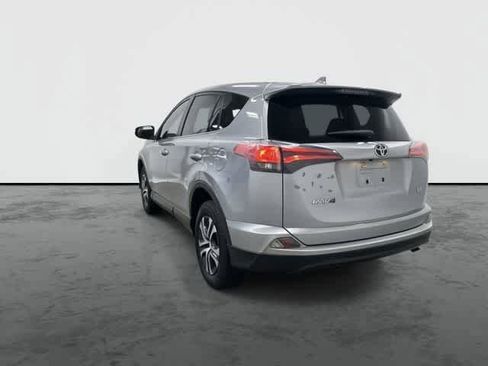 Used 2018 Toyota RAV4 LE FWD image 2