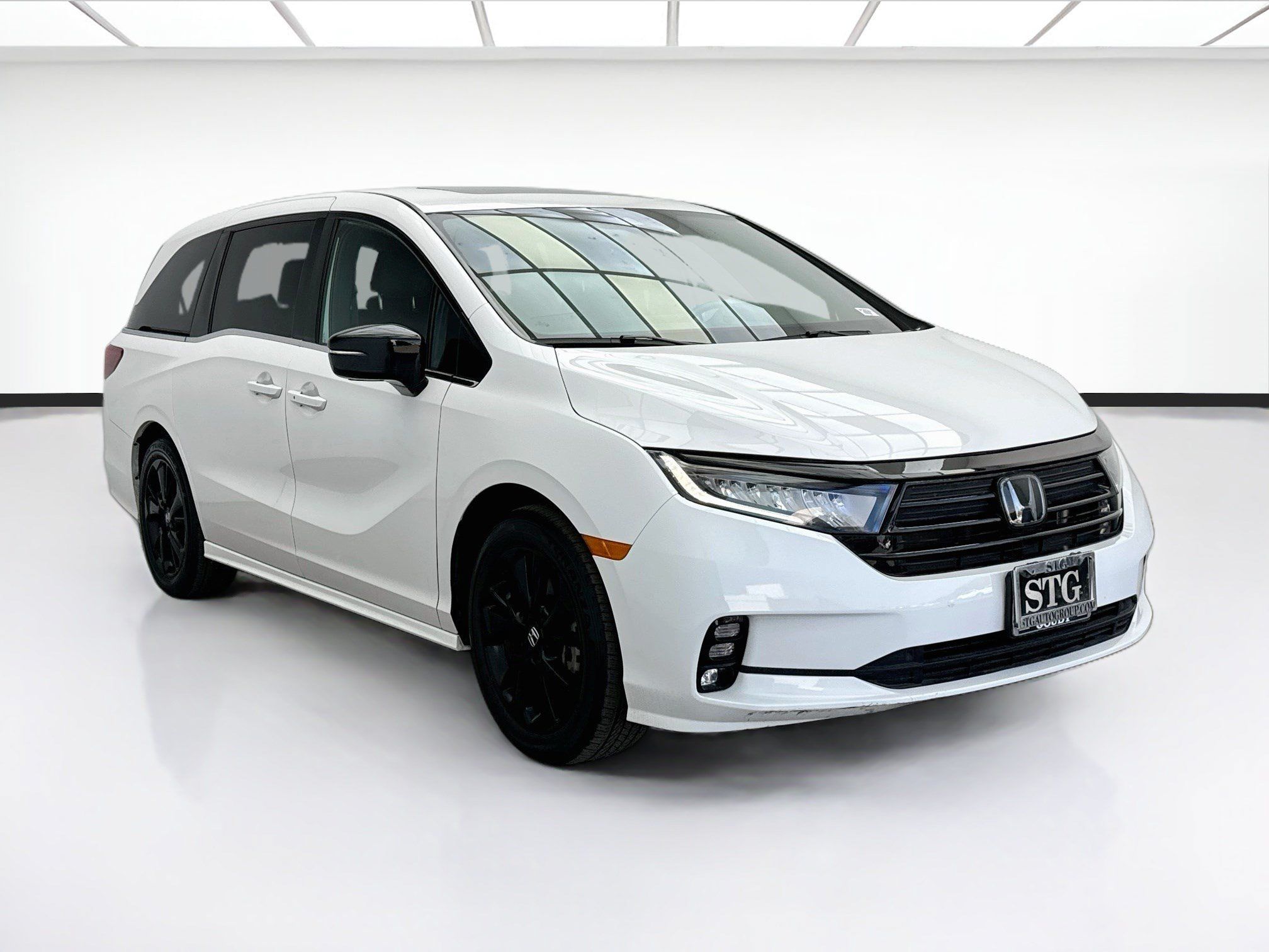 Used 2024 Honda Odyssey Sport image 3