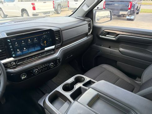Used 2024 Chevrolet Silverado 1500 LT RWD image 30