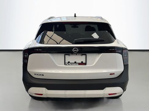 New 2026 Nissan Kicks SR image 7