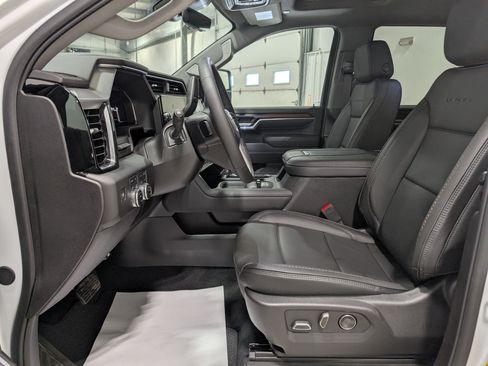 Used 2025 GMC Sierra 3500 Denali w/ Denali Reserve Package AWD/4WD image 17