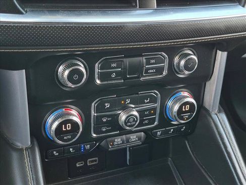 Used 2022 GMC Yukon XL SLT w/ SLT Premium Package RWD image 14