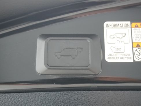 Used 2015 Toyota RAV4 Limited w/ Technology Package FWD image 30