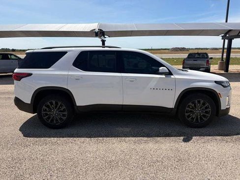 Used 2023 Chevrolet Traverse RS FWD image 4