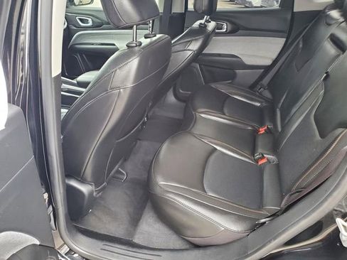 Used 2022 Jeep Compass Latitude image 10