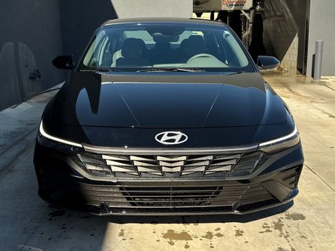 Certified 2025 Hyundai Elantra Sport image 2