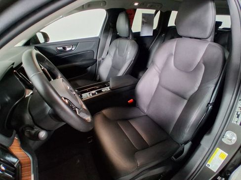 Used 2025 Volvo V60 B5 Cross Country Plus AWD/4WD image 9