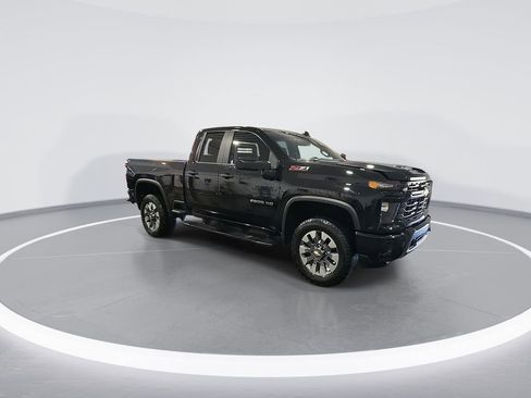 Used 2024 Chevrolet Silverado 2500 Custom w/ Custom Value Package image 2