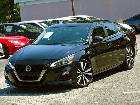 Used 2020 Nissan Altima 2.5 SR w/ Premium Package FWD image 5