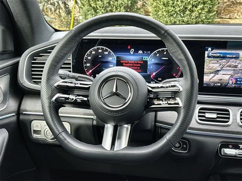 Used 2024 Mercedes-Benz GLS 450 4MATIC image 21