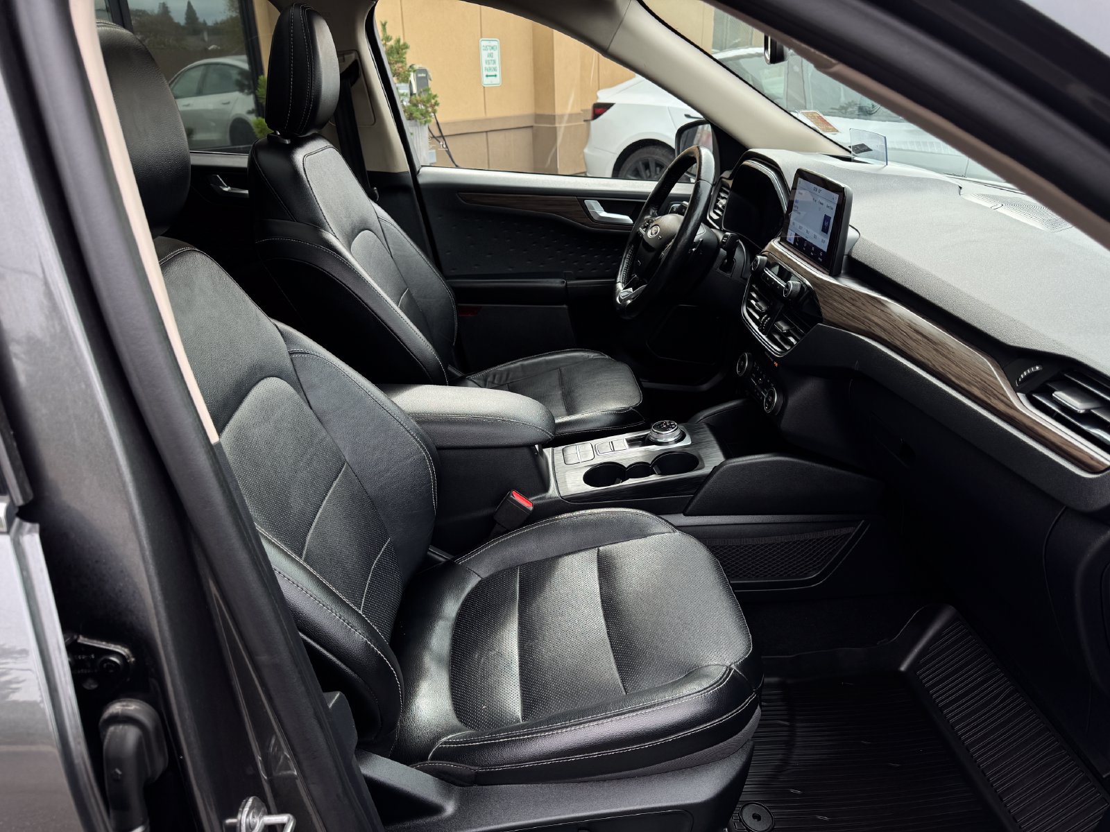 Used 2020 Ford Escape Titanium AWD/4WD image 20