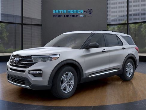 Used 2024 Ford Explorer XLT w/ Equipment Group 202A image 6