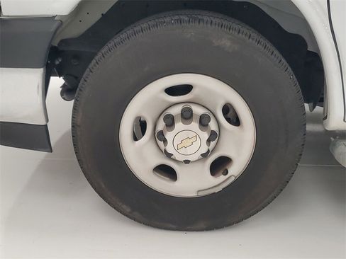 Used 2024 Chevrolet Express 2500 w/ Driver Convenience Package image 8