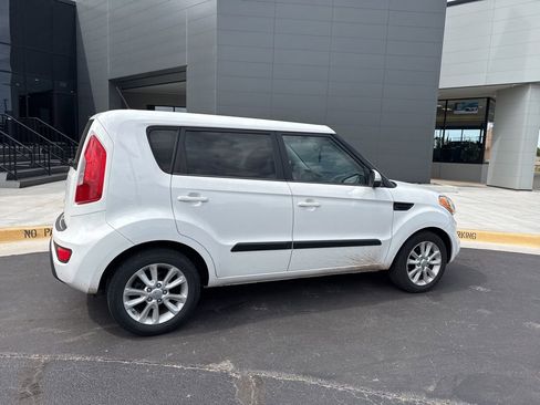 Used 2012 Kia Soul + w/ Audio Pkg FWD image 5